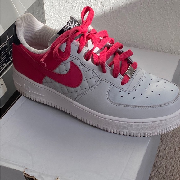 Women’s Air Force 1 Low - Picture 2 of 3